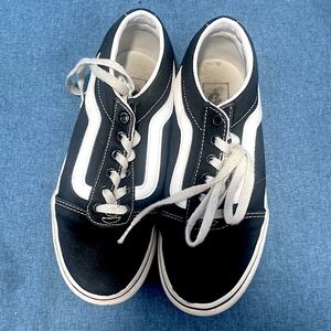 Black and white vans size 6 willing to adjust the price